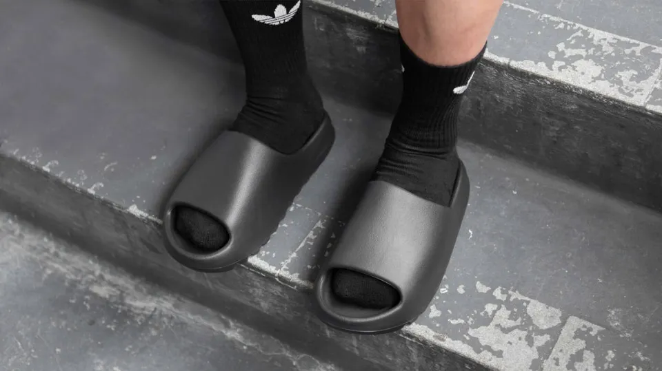 How to Style Yeezy Slides? Creative Outfit Ideas 2023 After SYBIL